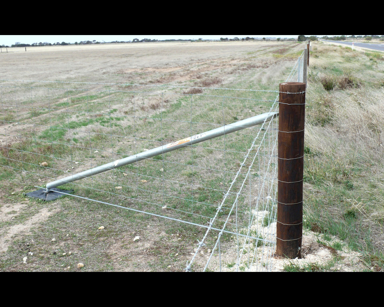 Rural Fence - strainer assembly